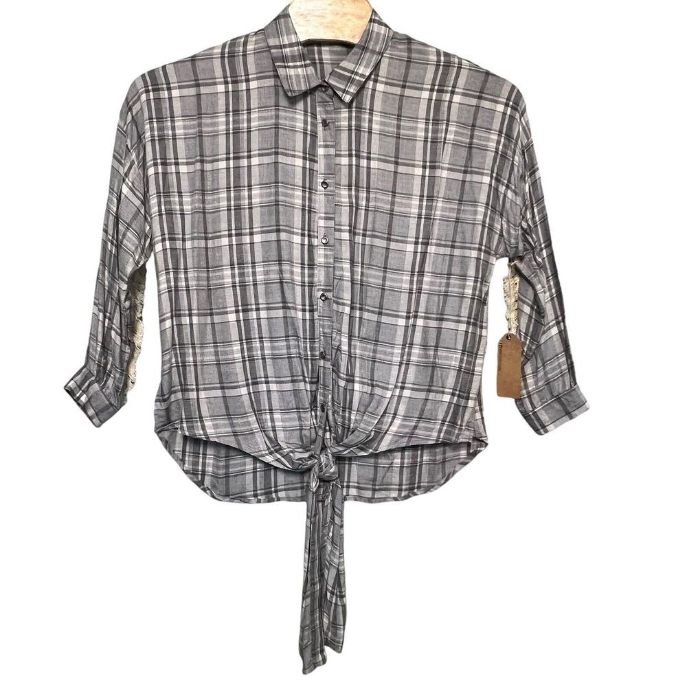 Wanderlux Women Size M Gray Plaid Flannel Fringed Western Vibe Button Up Shirt‎